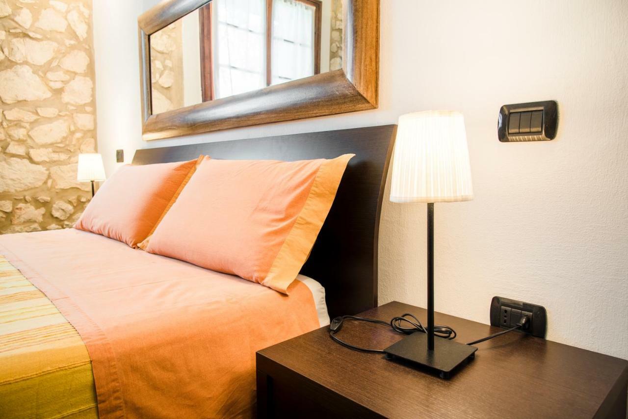 Relais Des Roches Bed & Breakfast Sona Exterior photo